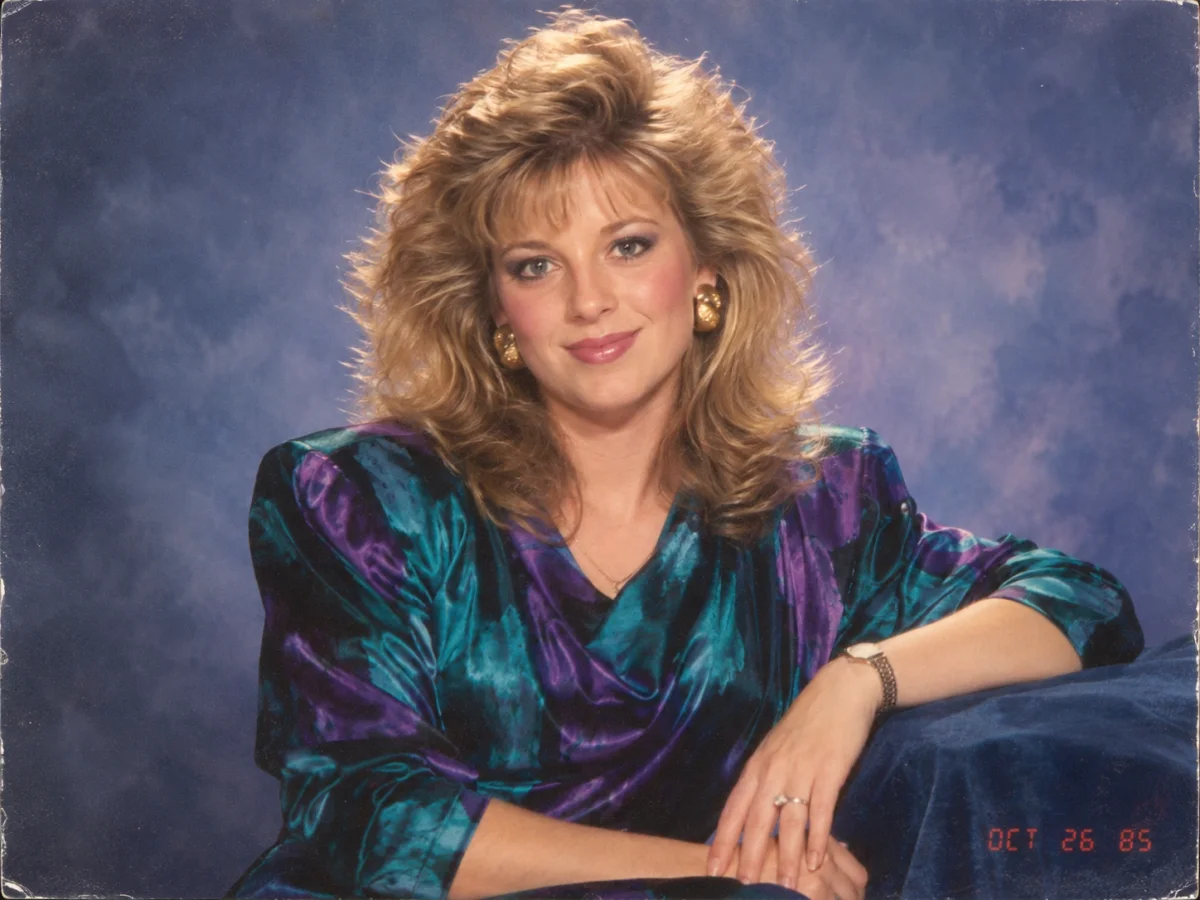 Vintage 1980s studio portrait image-to-prompt example